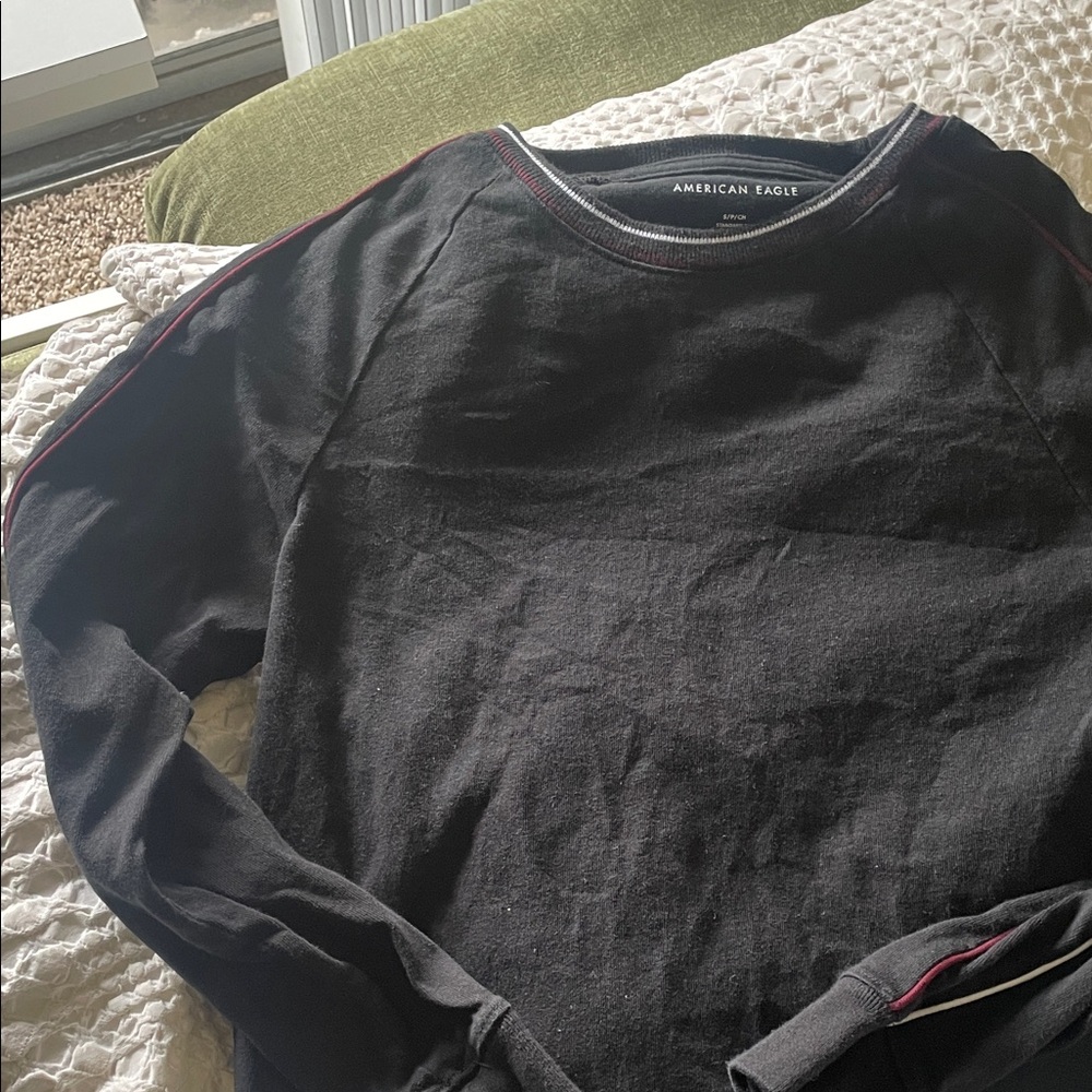 🔴 American Eagle Outfitters Black Sweatshirt